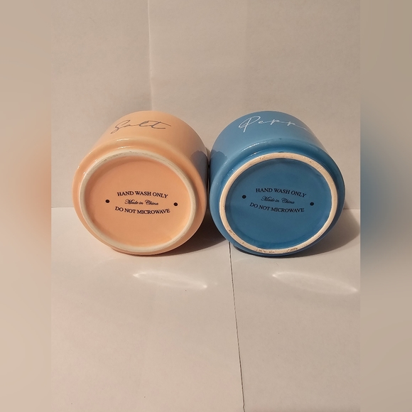 Ceramic salt and pepper shaker holders - Picture 6 of 6